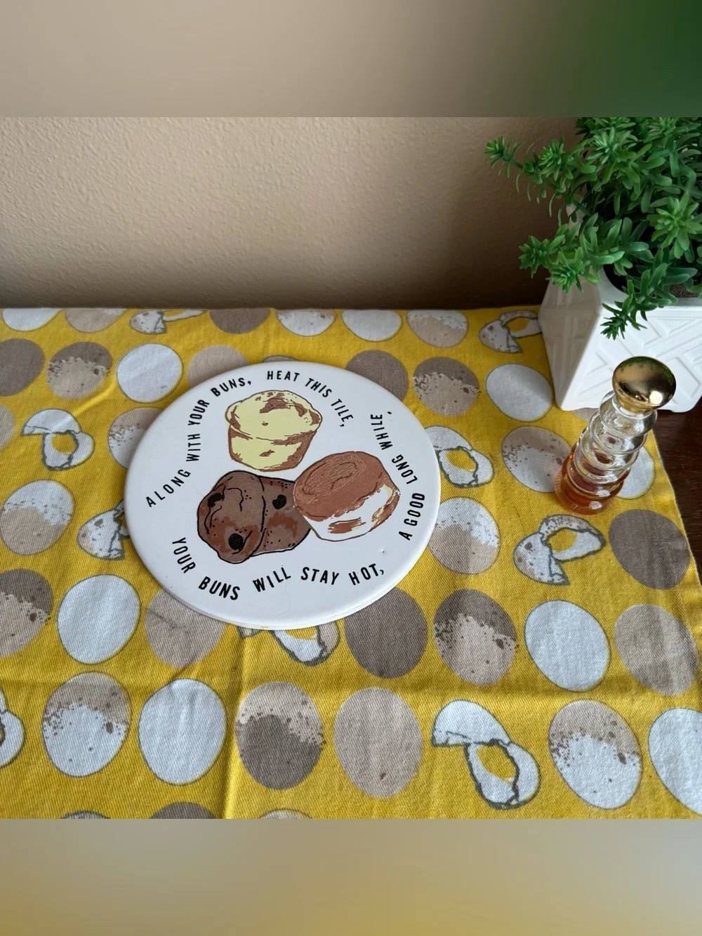 Vintage style muffin warming tile/trivet